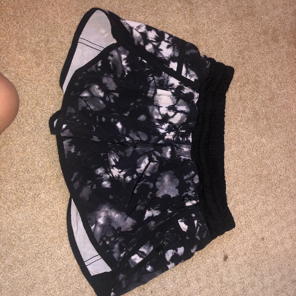LULULEMON SHORTS!!🔥🔥 SIZE 4!!!